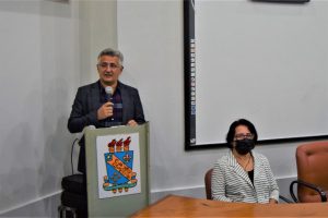 Prof. Dr. Evandro Alberto, Reitor da Instituição, e a Profa. Dr. Mônica Gentil, Pró-reitora de Ensino e Graduação Adjunta.